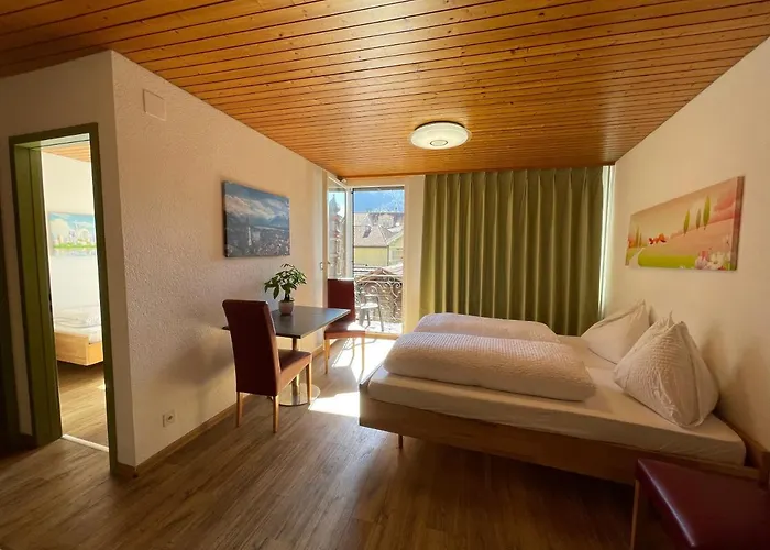 Downtown 9 Pensión 3*