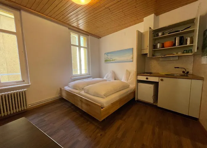 Downtown 9 בית הארחה